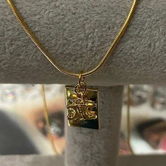 Luxury gold tone Pendant / Necklace - Picture 3 of 8